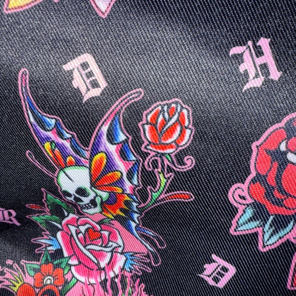 ED HARDY ICONIC TATTOOS TOTE W CHARM CHAIN Skulls Hearts Roses Vegan - Picture 15 of 16